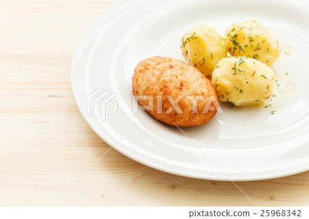 cutlet with potato 25968342