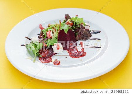 salad with beetroot 25968351