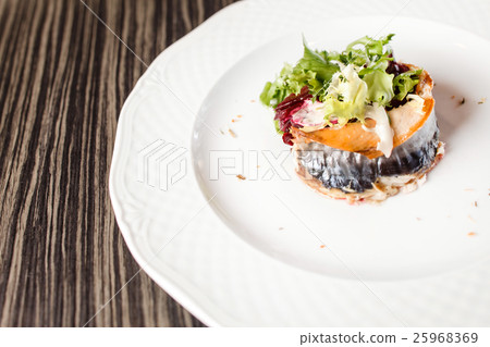 roasted salmon 25968369
