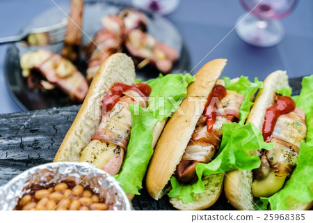 hot dog with grilled sausages hot dog with grilled sausages 25968385