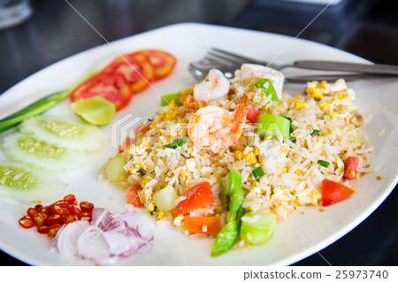 close up Fried rice with shrimp 25973740