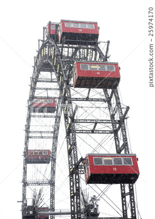 Ferris wheel 25974170