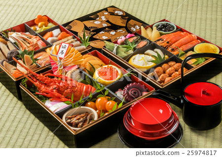 典型的Osechi美食日本新年菜（osechi） 25974817