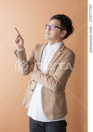 指向手指的一個人 25977707