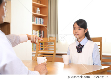 Father scolding children 25979396