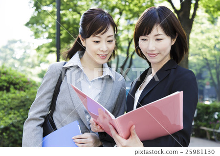 商務會議會議女性商務女推銷員前來上班 25981130