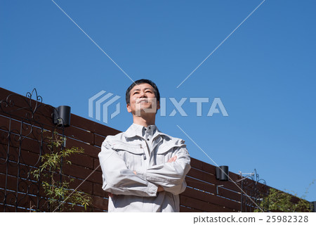 Worker image 25982328