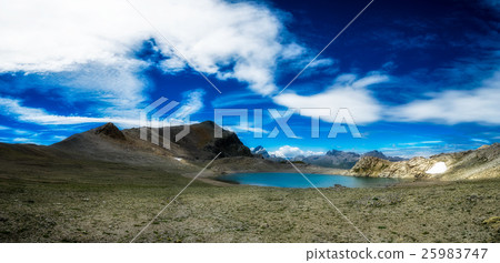 Panorama of nlue lake of high mountains 25983747
