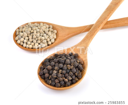 peppercorn in the wooden spoon on white background 25983855