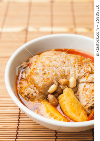Chicken mussaman curry Chicken mussaman curry 25985510