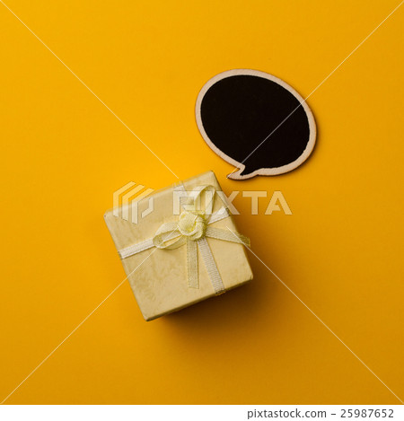 Concept little gift box with wooden speech bubble Concept little gift box with wooden speech bubble 25987652