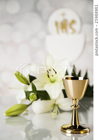 Symbol christianity religion a golden chalice  25988901
