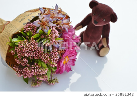 Autumn bouquet and teddy bear Autumn bouquet and teddy bear 25991348