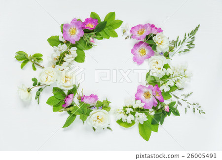 Wreath of wild flowers 26005491