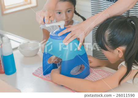 younger, shaved ice, parenthood 26011590