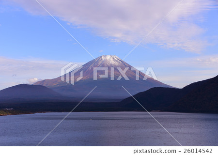 Red Mt. Fuji of Lake Motosu 26014542