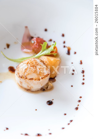Grilled fried scallop 26015884