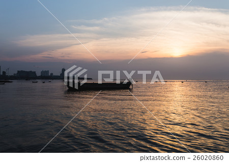 silhouette old boat sea sunset 26020860