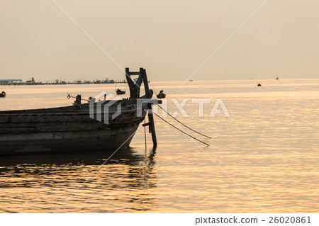 silhouette old boat sea sunset 26020861