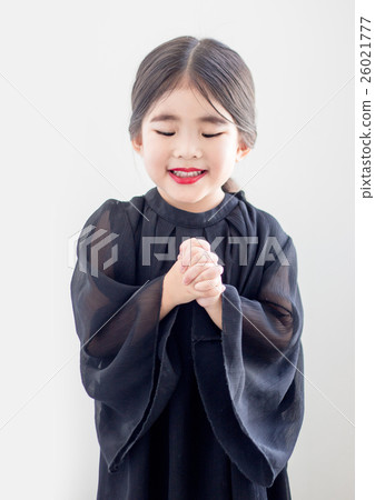 asian girl beg hand smile face 26021777