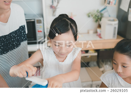 younger, shaved ice, person 26029105