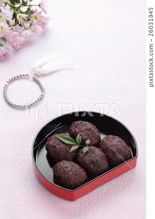 底部蛋糕(Ohashi)春天鷹圖像 底部蛋糕(Ohashi)春天鷹圖像 26031945