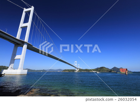 從四國一側看到的Kurushima Kaikyo橋（前景是Kurushima Strait 3rd Ohashi Bridge） 26032054