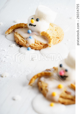 marshmallow snowman on cookies marshmallow snowman on cookies 26034705