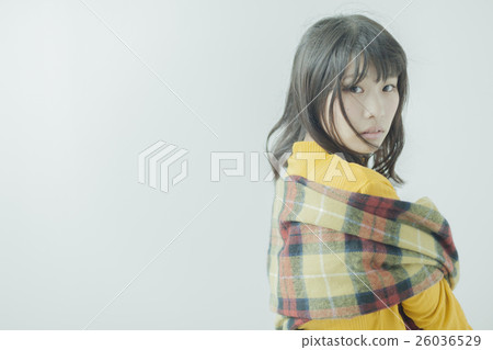 一個女人在針織 26036529