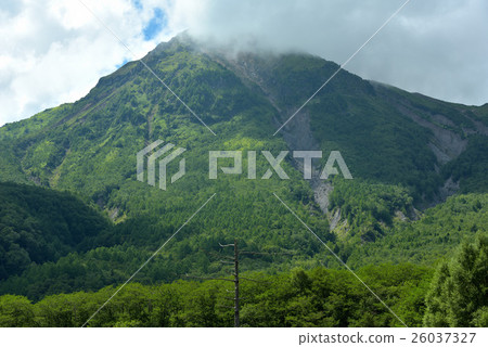 山和雲在Kamikochi 山和雲在Kamikochi 26037327