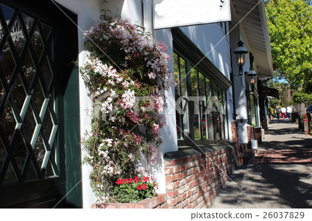 The townscape of a small town of Carmel (California) with a population of 4000 with art galleries 80 galleries 26037829