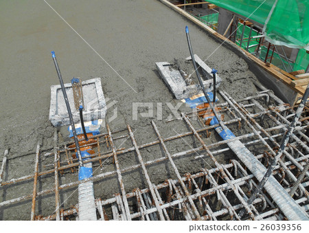 Pre-stress cable laid in round ducting 26039356