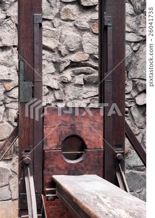 斷頭台存放在戰爭足跡博物館在胡志明市，越南 26041738