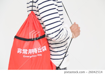 Male carrying emergency carrying bag 26042514