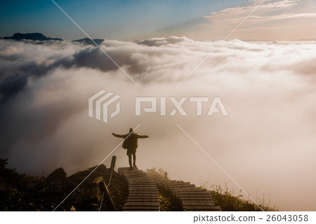 Dive into the sea of clouds and the sunrise (Shinshu Nagano Prefecture Hakuba village) Dive into the sea of clouds and the sunrise (Shinshu Nagano Prefecture Hakuba village) 26043058