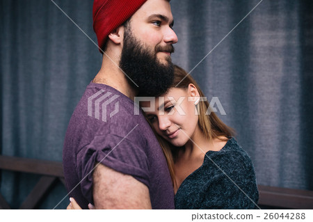 couple posing on a city street 26044288