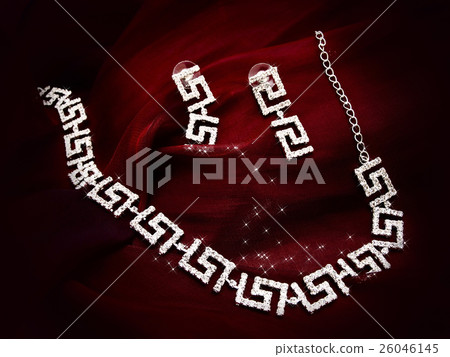 Necklace and Earrings 26046145