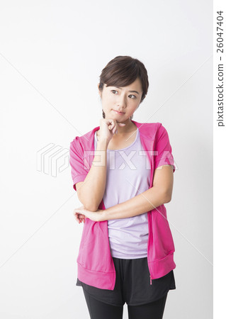 young woman      26047404