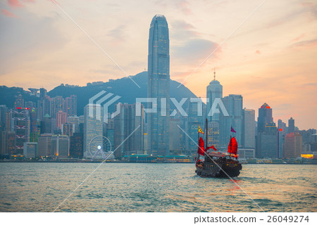 Chinese wooden sailing ship with red sails Chinese wooden sailing ship with red sails 26049274