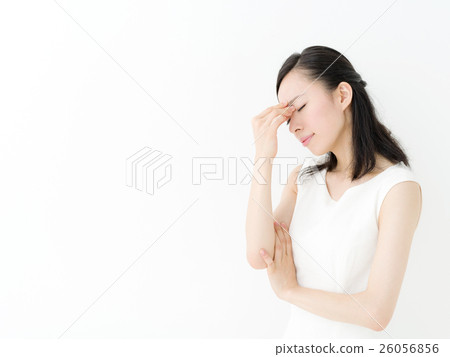 Eyes get tired · Young women 26056856