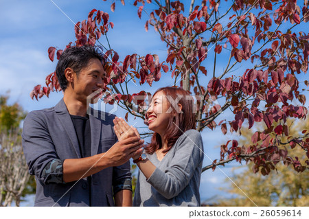 年輕夫婦2人 年輕夫婦2人 26059614