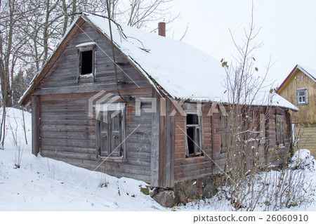 Old abandoned wooden house 26060910