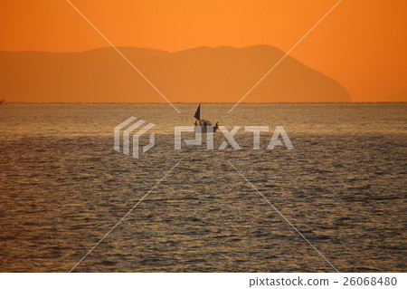 晨光和漁船 晨光和漁船 26068480