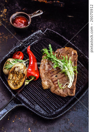 grilled steak grilled steak 26070912