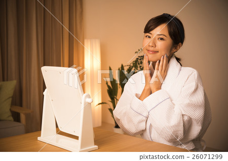 young woman young woman 26071299