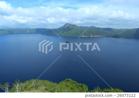 Lake Mashu at sunny weather 26073122