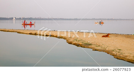 Wooden boats on the lake in Mandalay, Myanmar 26077923