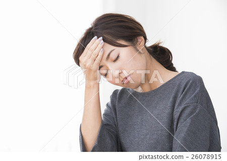 young woman young woman 26078915