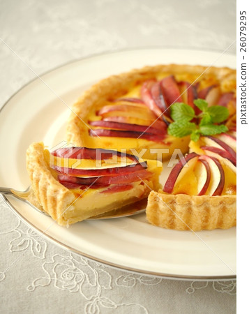 Rushoda apple's quiche cut & hall 26079295