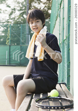 Large number of people sports 26080329